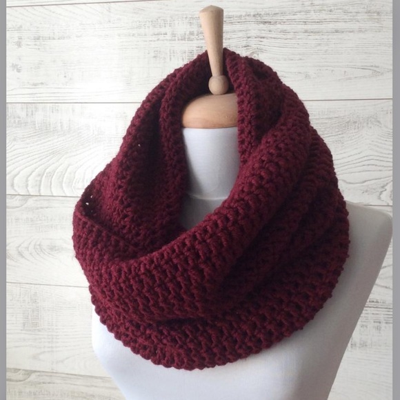Vintage Accessories - Infinity scarf chunky knit maroon, soft wool blend